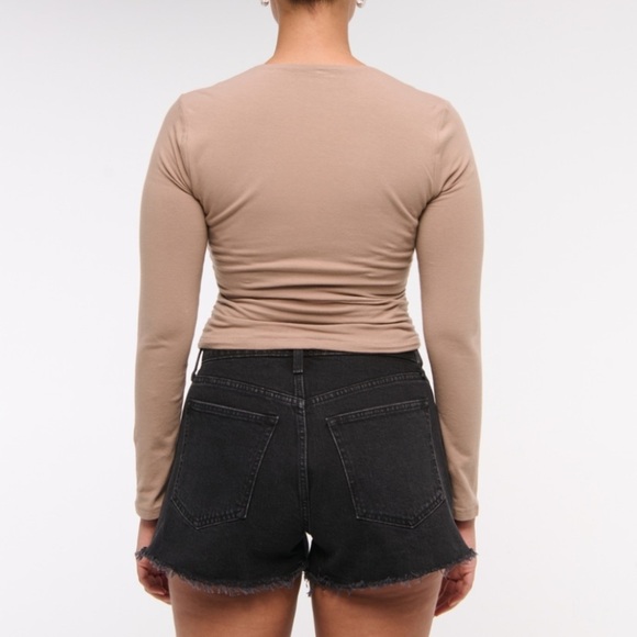 NWT - Abercrombie Women's Curve Love High Rise Mom Short - Black Distressed - Picture 5 of 12